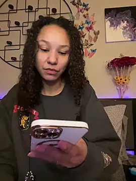 Snapshot of _Neeka_ chatting on January 4, 2025, 11:33 am  Neeka  online show from January 4, 2025, 11:33 am