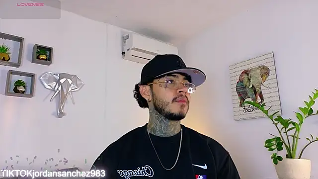 JordanSmiith  online show from February 4, 2026, 9:21 pm