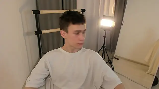 Kevin Kesi online show from November 17, 2025, 4:33 pm