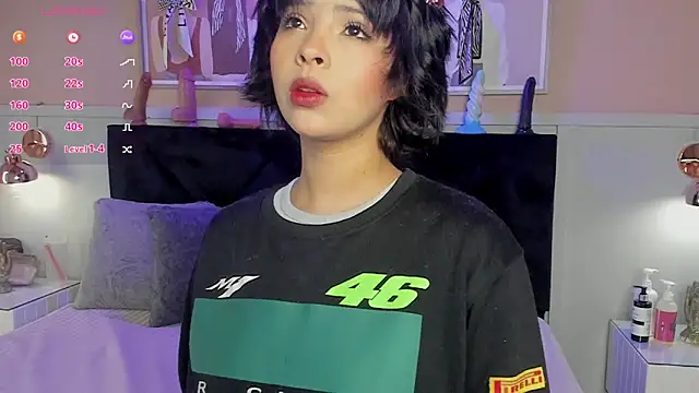 Snapshot of chloe_watson_ chatting on February 20, 2026, 4:31 pm chloe watson online show from February 20, 2026, 4:31 pm