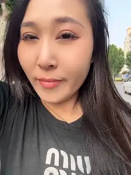 Snapshot of Fannywell chatting on June 5, 2026, 9:04 am Fannywell online show from June 5, 2026, 9:04 am