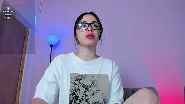 zoe6x online show from February 21, 2026, 1:13 pm