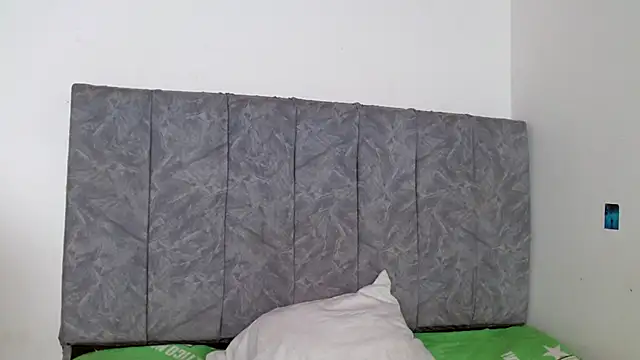 linda 33 online show from November 6, 2025, 3:27 pm