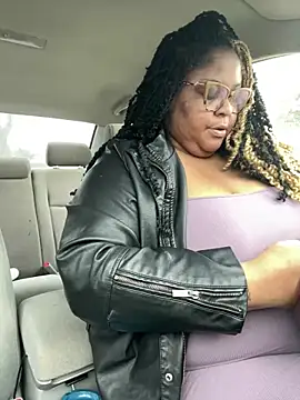 Snapshot of kweenxkarma chatting on March 13, 2025, 1:32 am kweenxkarma online show from March 13, 2025, 1:32 am