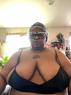 Snapshot of kweenxkarma chatting on September 17, 2025, 8:33 pm kweenxkarma online show from September 17, 2025, 8:33 pm