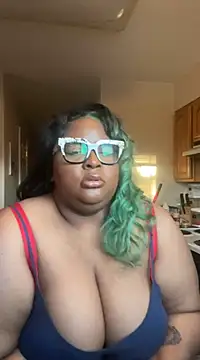 Snapshot of kweenxkarma chatting on January 14, 2025, 10:44 pm kweenxkarma online show from January 14, 2025, 10:44 pm