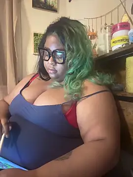 Snapshot of kweenxkarma chatting on January 15, 2025, 6:01 am kweenxkarma online show from January 15, 2025, 6:01 am