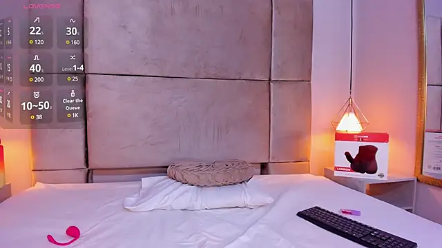 sofiajons  online show from February 22, 2025, 4:18 am