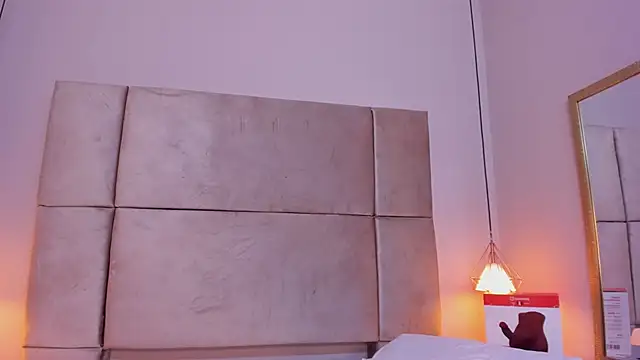 sofiajons  online show from February 20, 2025, 3:45 am