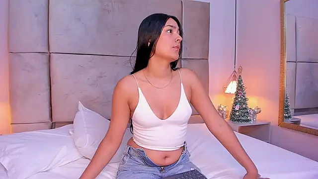 sofiajons  online show from January 4, 2025, 7:44 pm