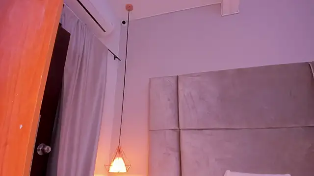 sofiajons  online show from March 15, 2025, 2:24 am