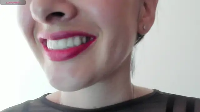 Snapshot of queen_fetish chatting on November 24, 2025, 1:44 pm queen fetish online show from November 24, 2025, 1:44 pm