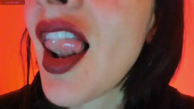 Snapshot of queen_fetish chatting on November 13, 2025, 10:19 am queen fetish online show from November 13, 2025, 10:19 am