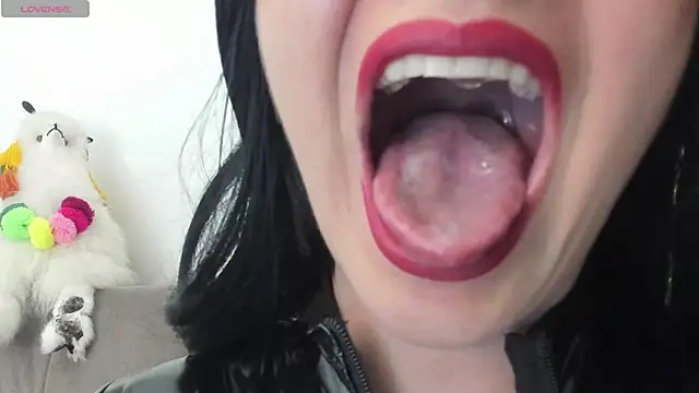 Snapshot of queen_fetish chatting on March 10, 2025, 11:38 pm queen fetish online show from March 10, 2025, 11:38 pm