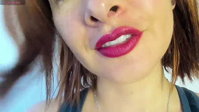 queen fetish online show from April 16, 2026, 3:13 pm