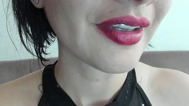 Snapshot of queen_fetish chatting on February 5, 2025, 10:44 pm queen fetish online show from February 5, 2025, 10:44 pm