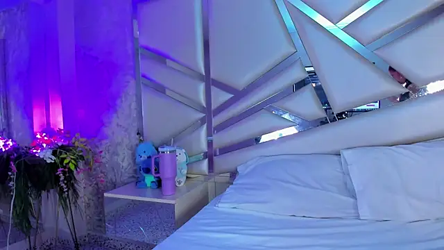 Miia002 online show from April 16, 2026, 11:40 pm