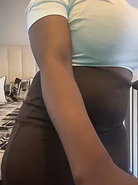 Bustygoddess32 online show from April 2, 2026, 12:12 pm