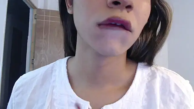 Snapshot of Moon_Foxxy chatting on June 23, 2026, 9:57 pm Moon Foxxy online show from June 23, 2026, 9:57 pm
