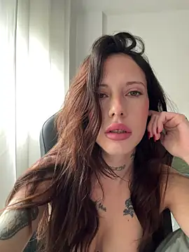 BellaGiaxx online show from November 17, 2025, 10:08 am