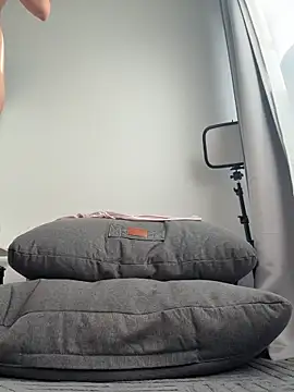 BellaGiaxx online show from April 14, 2026, 7:24 am