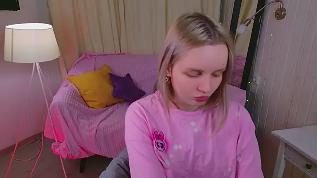 Beatrica Klein online show from March 23, 2026, 3:23 pm