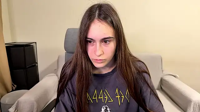 AliceKolltt online show from February 13, 2026, 5:02 pm