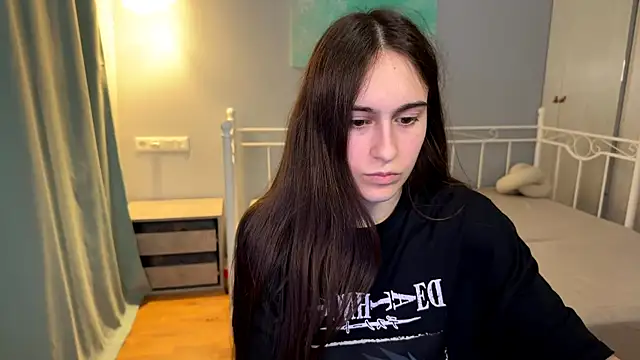 AliceKolltt online show from July 5, 2026, 8:05 pm
