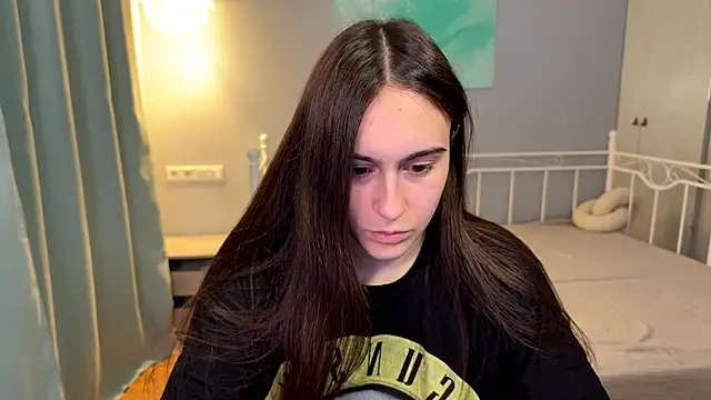 AliceKolltt online show from June 19, 2026, 8:47 pm