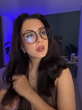Snapshot of EmaSaenz chatting on July 25, 2026, 11:55 pm EmaSaenz online show from July 25, 2026, 11:55 pm