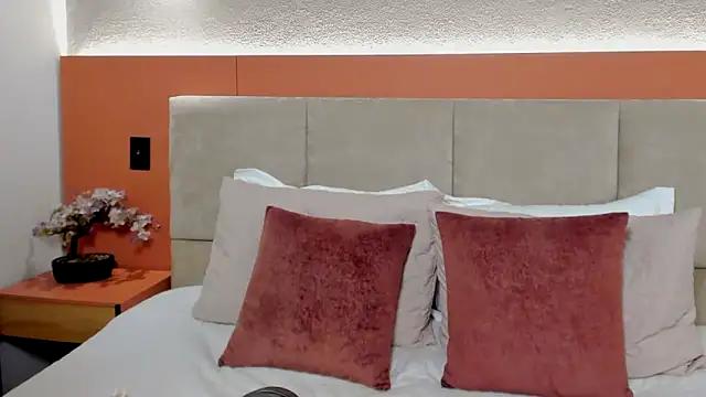 EmaSaenz online show from April 29, 2026, 10:38 pm