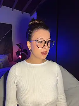 EmaSaenz online show from October 21, 2025, 10:53 pm