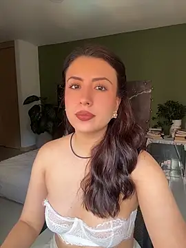 Snapshot of EmaSaenz chatting on July 16, 2026, 9:56 pm EmaSaenz online show from July 16, 2026, 9:56 pm