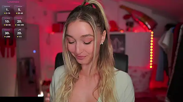 Alexis   Texas online show from October 1, 2025, 6:45 pm