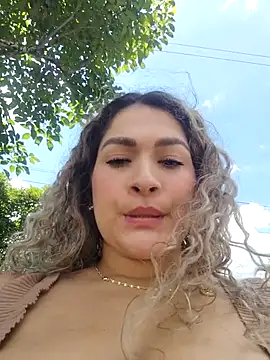 Sara smiiith211 online show from April 12, 2026, 6:11 pm