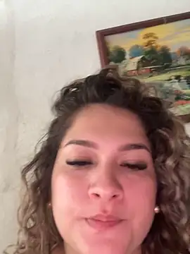 Sara smiiith211 online show from May 31, 2026, 9:59 pm