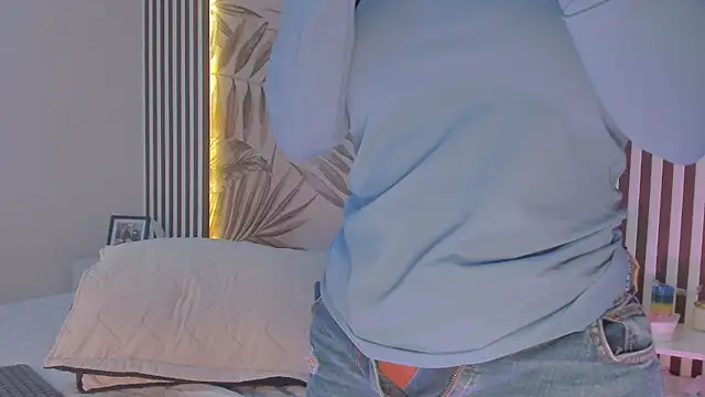 Samaantha-White online show from October 21, 2025, 11:42 am