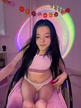 MiniSophiaa online show from April 8, 2026, 7:54 am