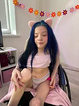 MiniSophiaa online show from April 12, 2026, 8:06 am