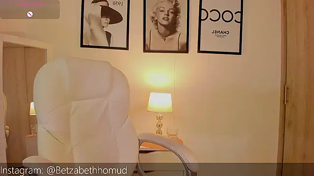 Snapshot of BetzabethHomud0 chatting on December 2, 2024, 1:53 am BetzabethHomud0 online show from December 2, 2024, 1:53 am