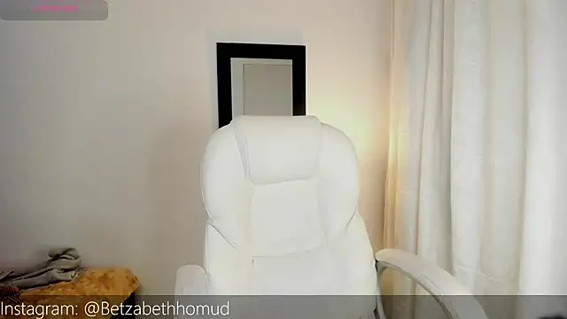 BetzabethHomud0 online show from November 14, 2025, 10:46 pm