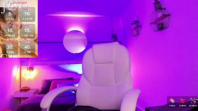 Snapshot of Melanie_silver_ chatting on March 8, 2025, 10:24 pm Melanie silver online show from March 8, 2025, 10:24 pm