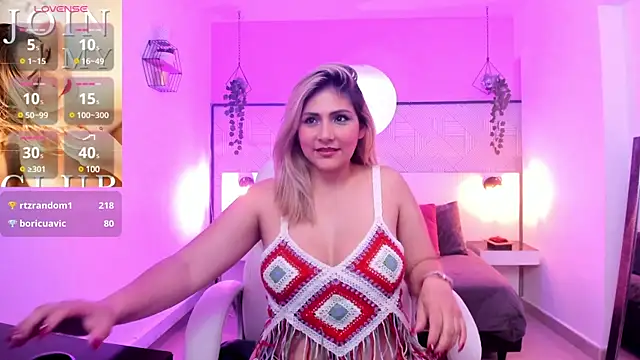 Snapshot of Melanie_silver_ chatting on February 21, 2025, 10:48 pm Melanie silver online show from February 21, 2025, 10:48 pm