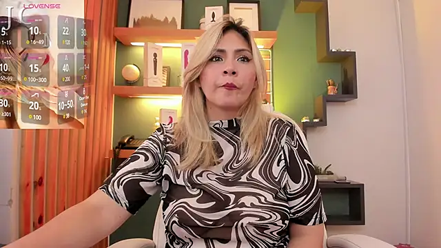 Snapshot of Melanie_silver_ chatting on March 11, 2025, 9:48 pm Melanie silver online show from March 11, 2025, 9:48 pm