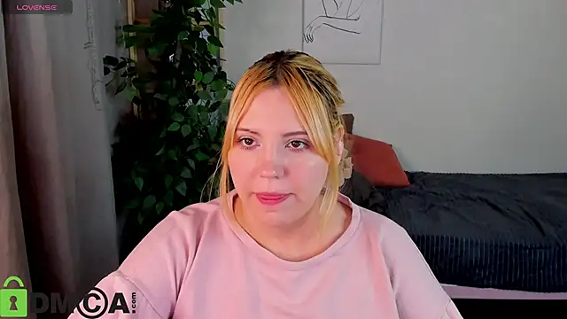 Stacy Luv online show from December 5, 2025, 9:08 am