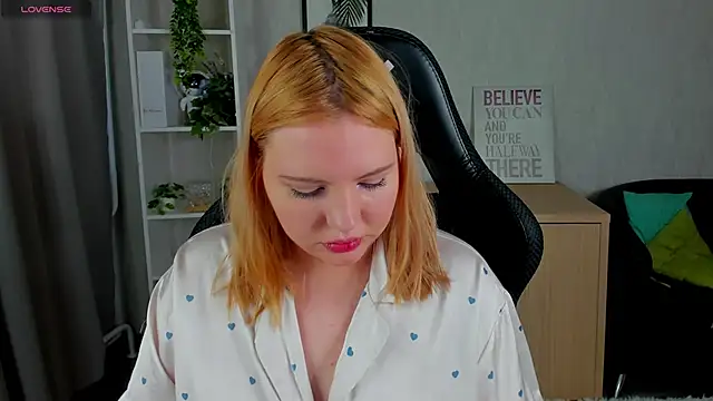 Snapshot of Stacy_Luv chatting on February 11, 2026, 9:20 am Stacy Luv online show from February 11, 2026, 9:20 am