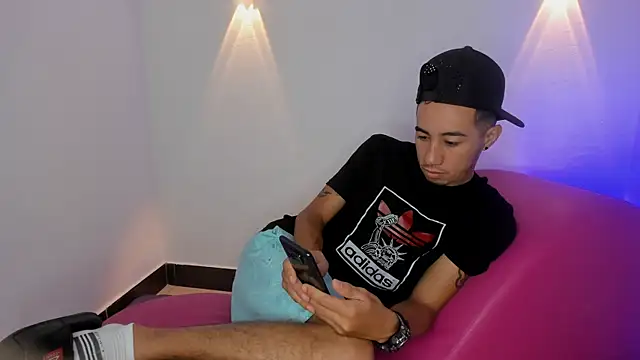 Threesome-no-mercy online show from September 18, 2025, 1:25 pm