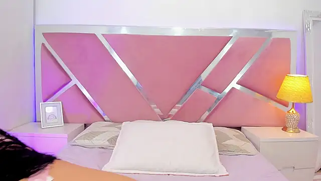 NinnaVous online show from February 25, 2026, 12:38 pm