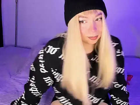 victoria qq online show from November 16, 2025, 5:50 pm