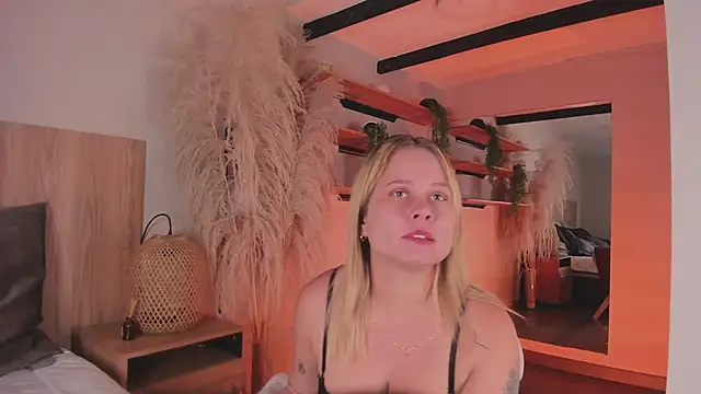 Snapshot of stefanny_ruiz_ chatting on March 12, 2025, 12:26 pm stefanny ruiz online show from March 12, 2025, 12:26 pm